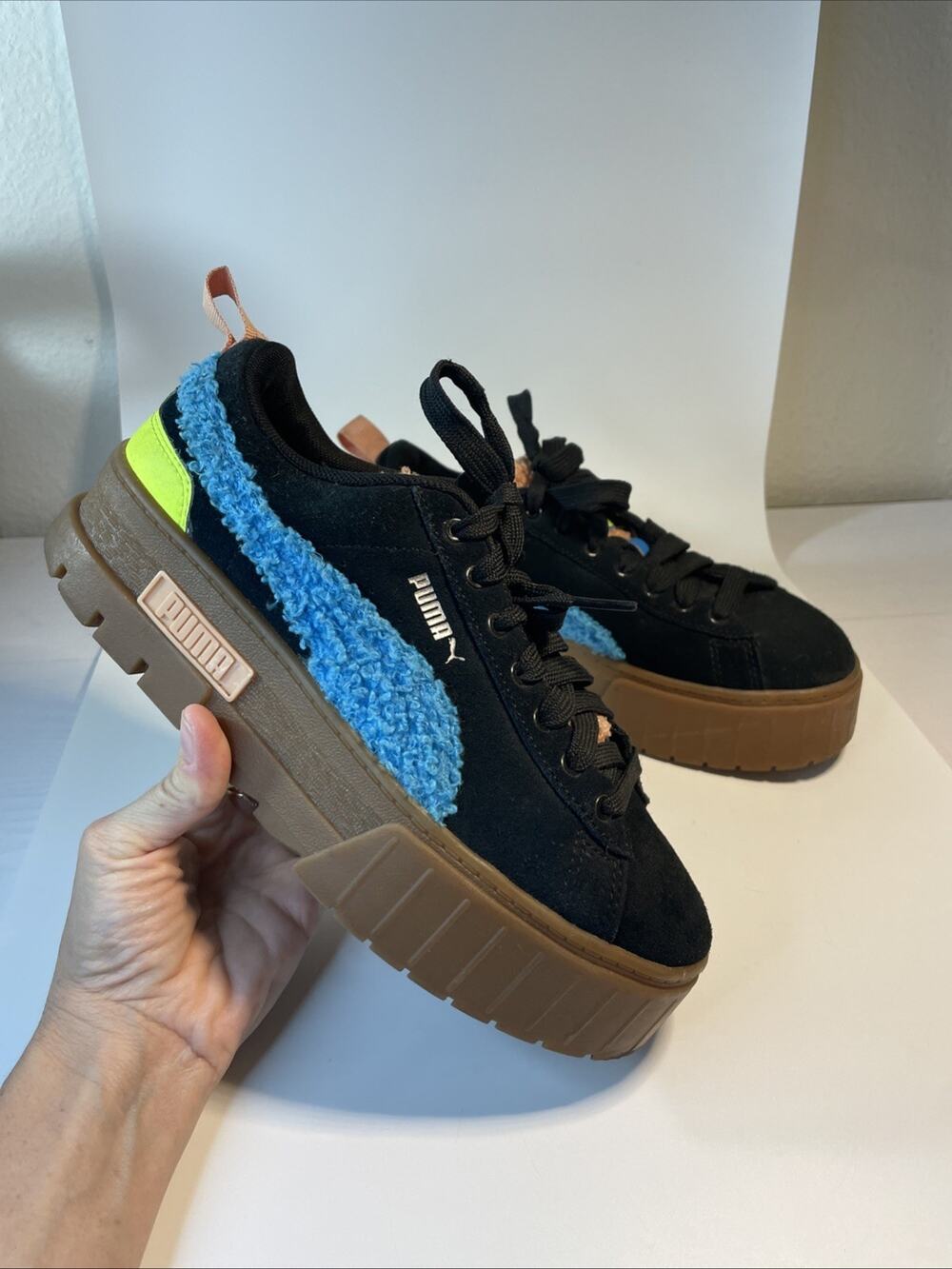 PUMA Mayze Cuddle Black Blue Glow Gum Platform Women's Size 8 Suede 385519-01